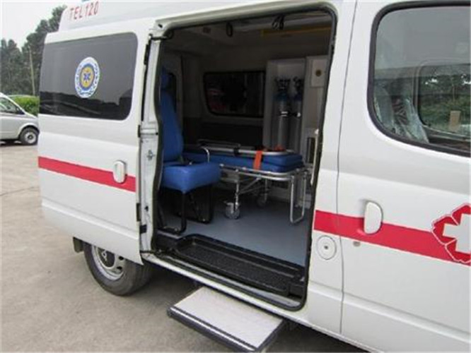 东英镇救护车出租服务案例7