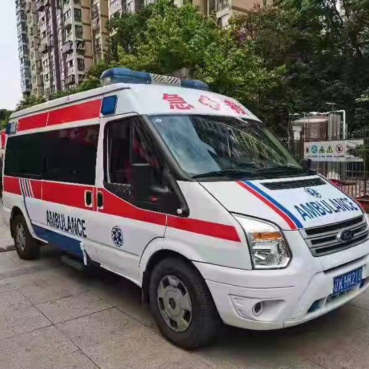 东英镇长途救护车护送病人返乡